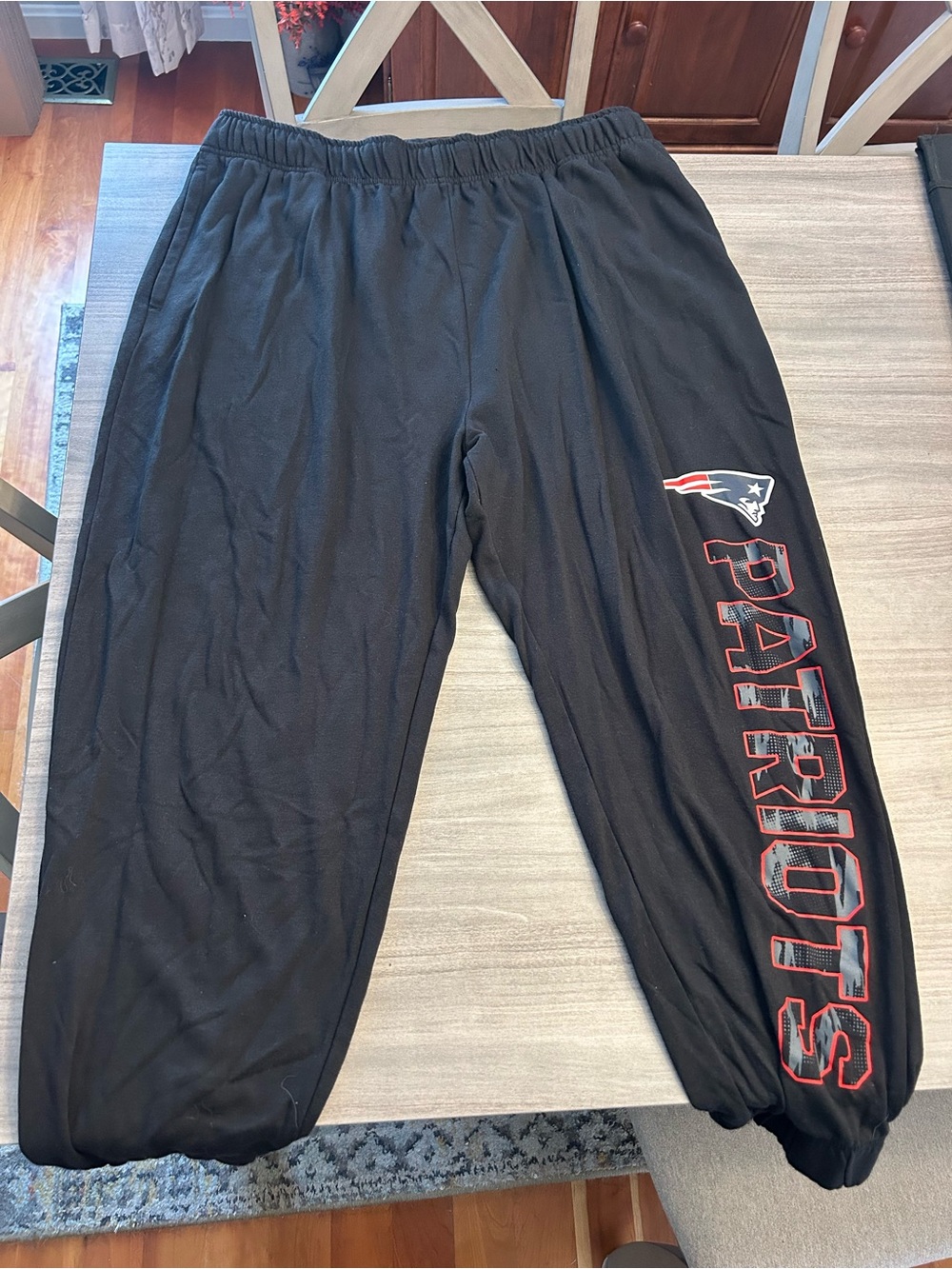 Mens Black Patriots Sweatpants with Team Graphic